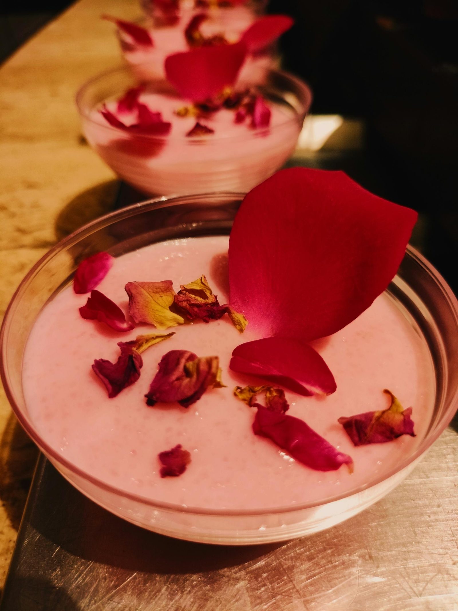 iki renkli gül tatlısı nefis yemek tarifleri